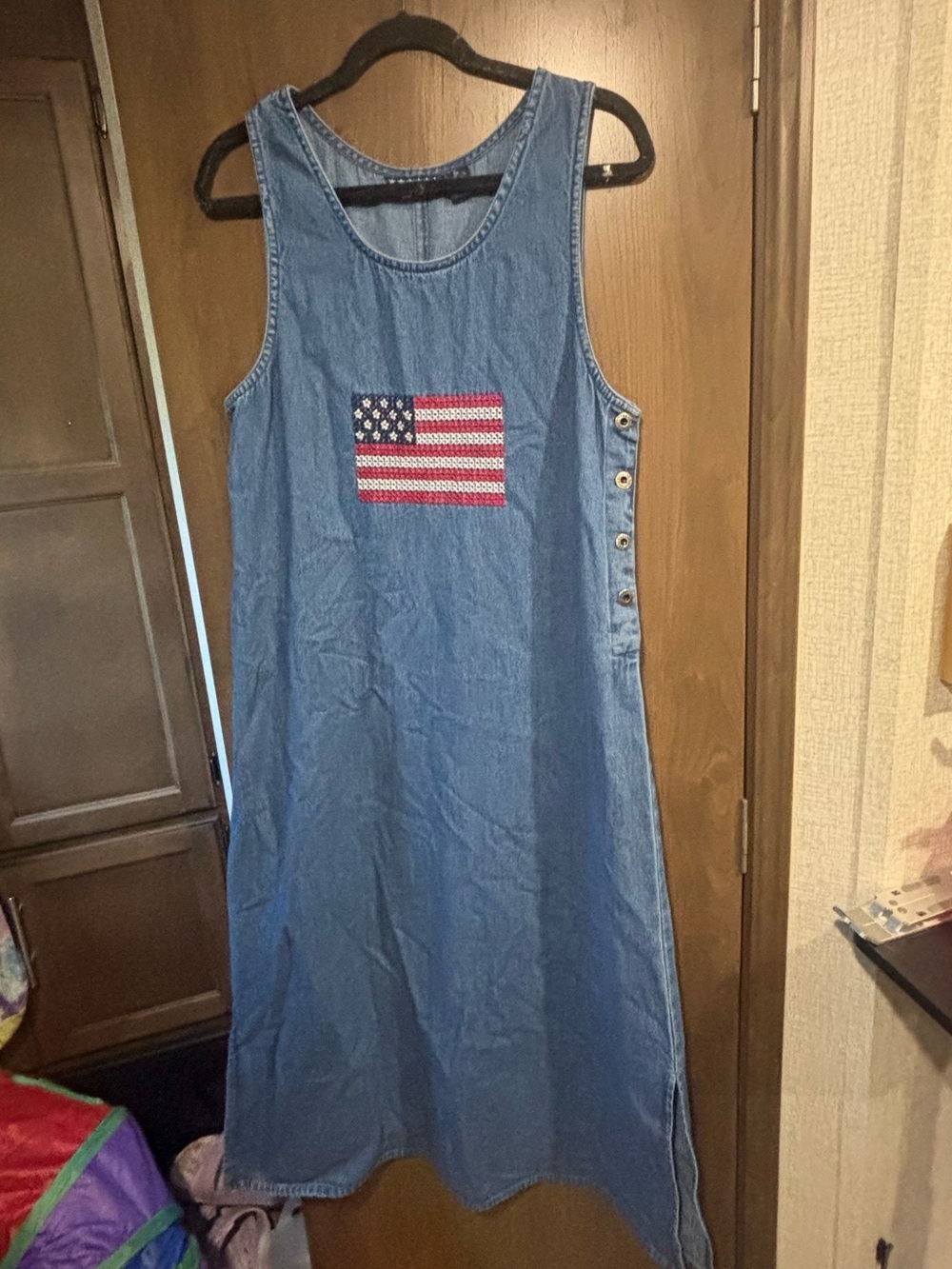 Y2K Sleeveless Denim Maxi Dress with Flag Patch - Blue